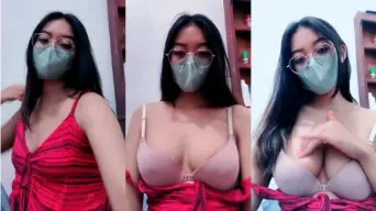 Yasmine Live Spill Belahan Toket Video by IXXX